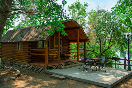 KOA camping cabin at Lakeside Resort